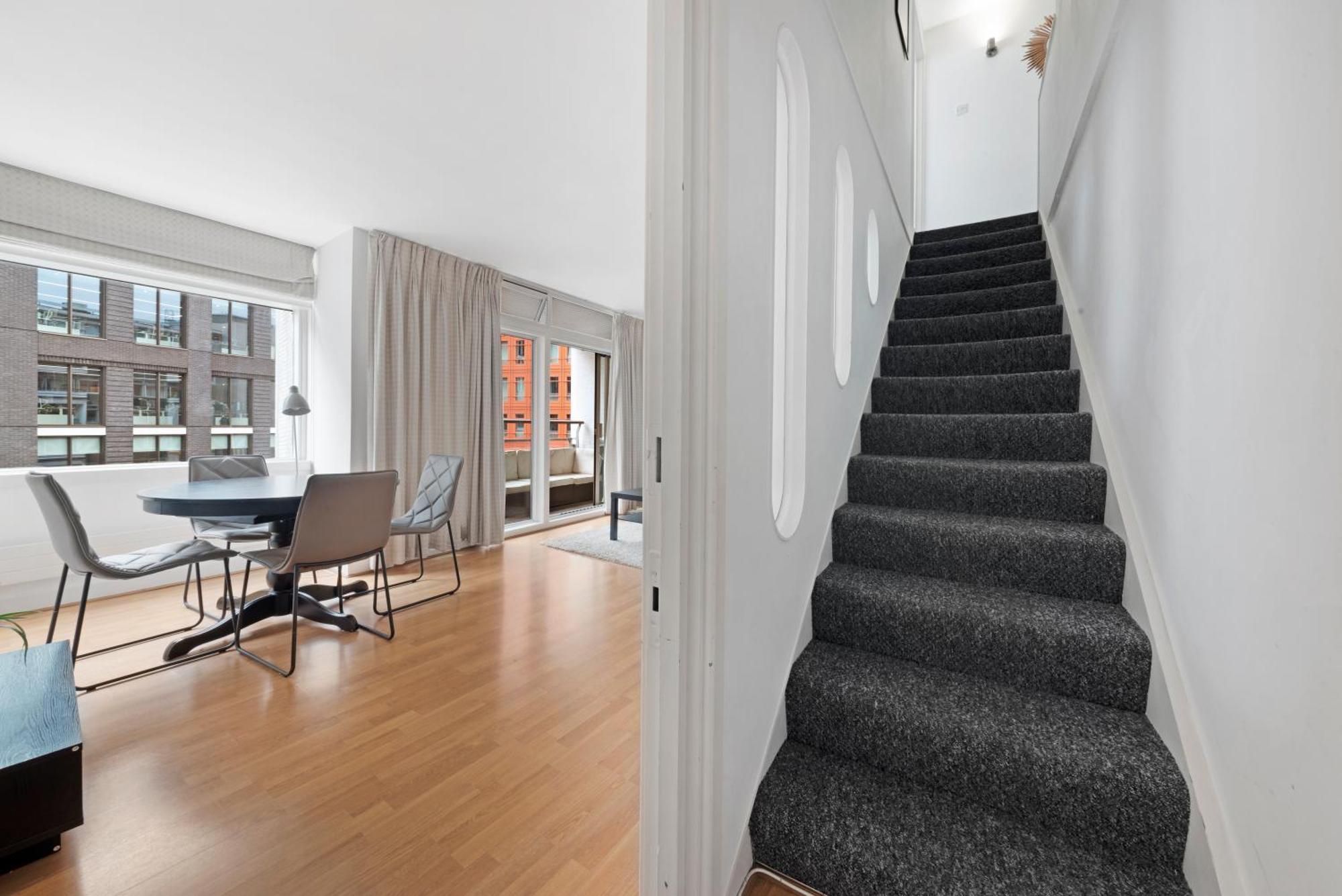 2 Bed Apartment- London- Lift & Balcony * London
